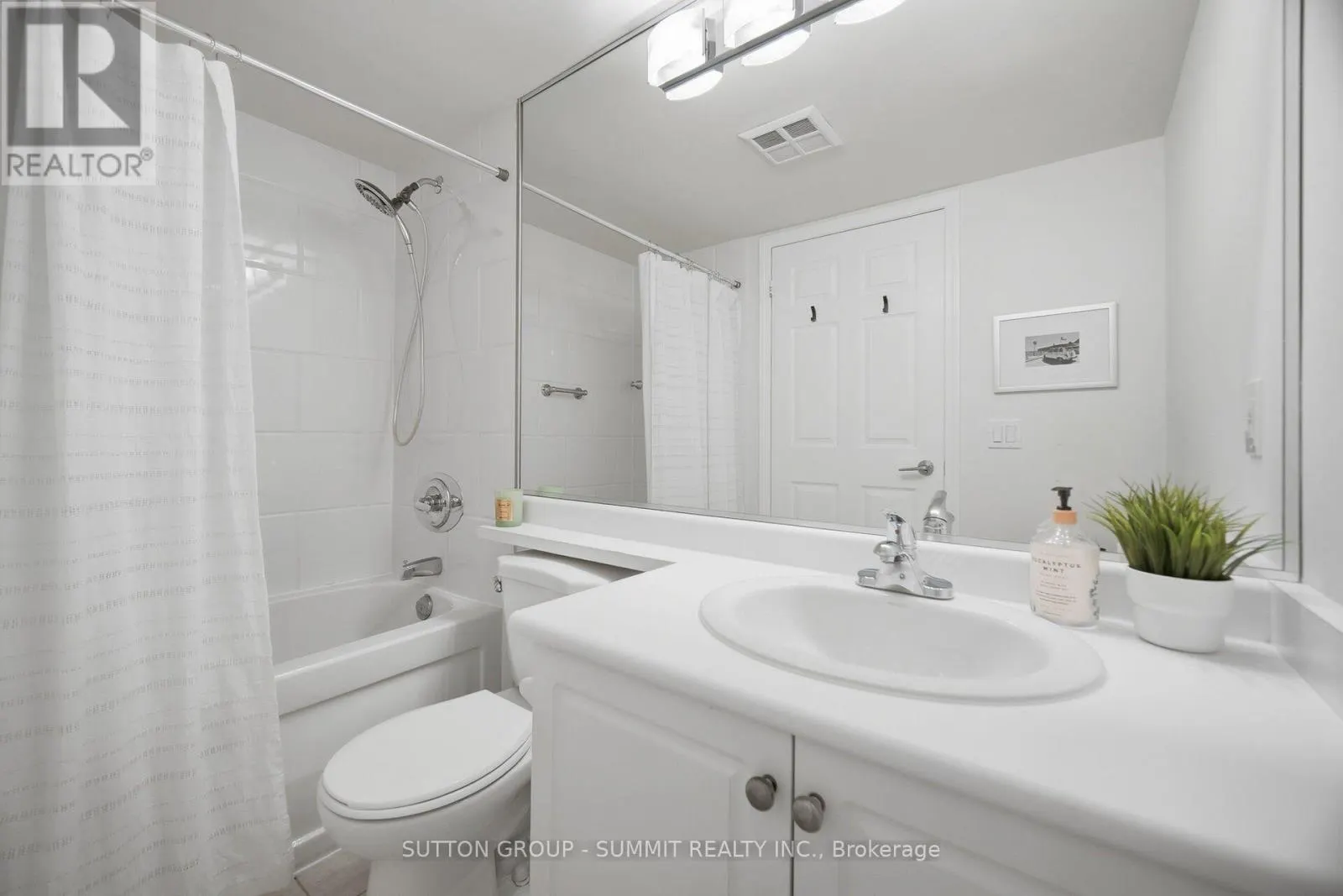 205 - 455 ROSEWELL AVENUE