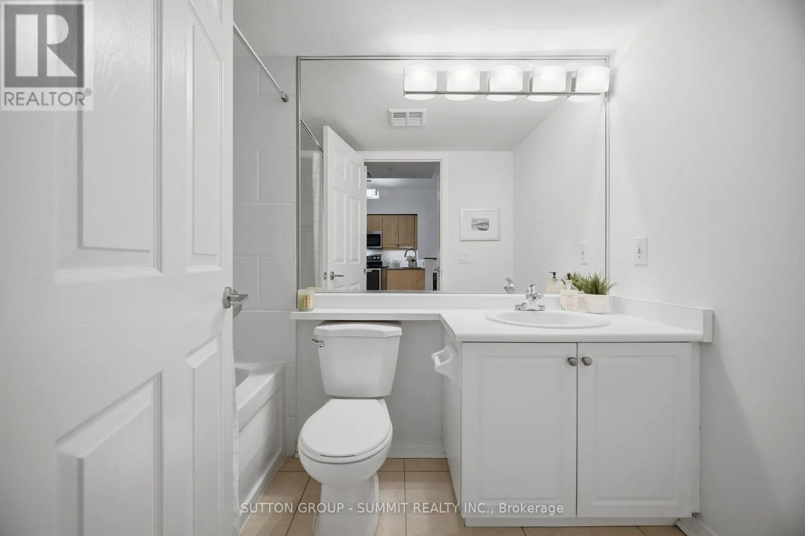 205 - 455 ROSEWELL AVENUE