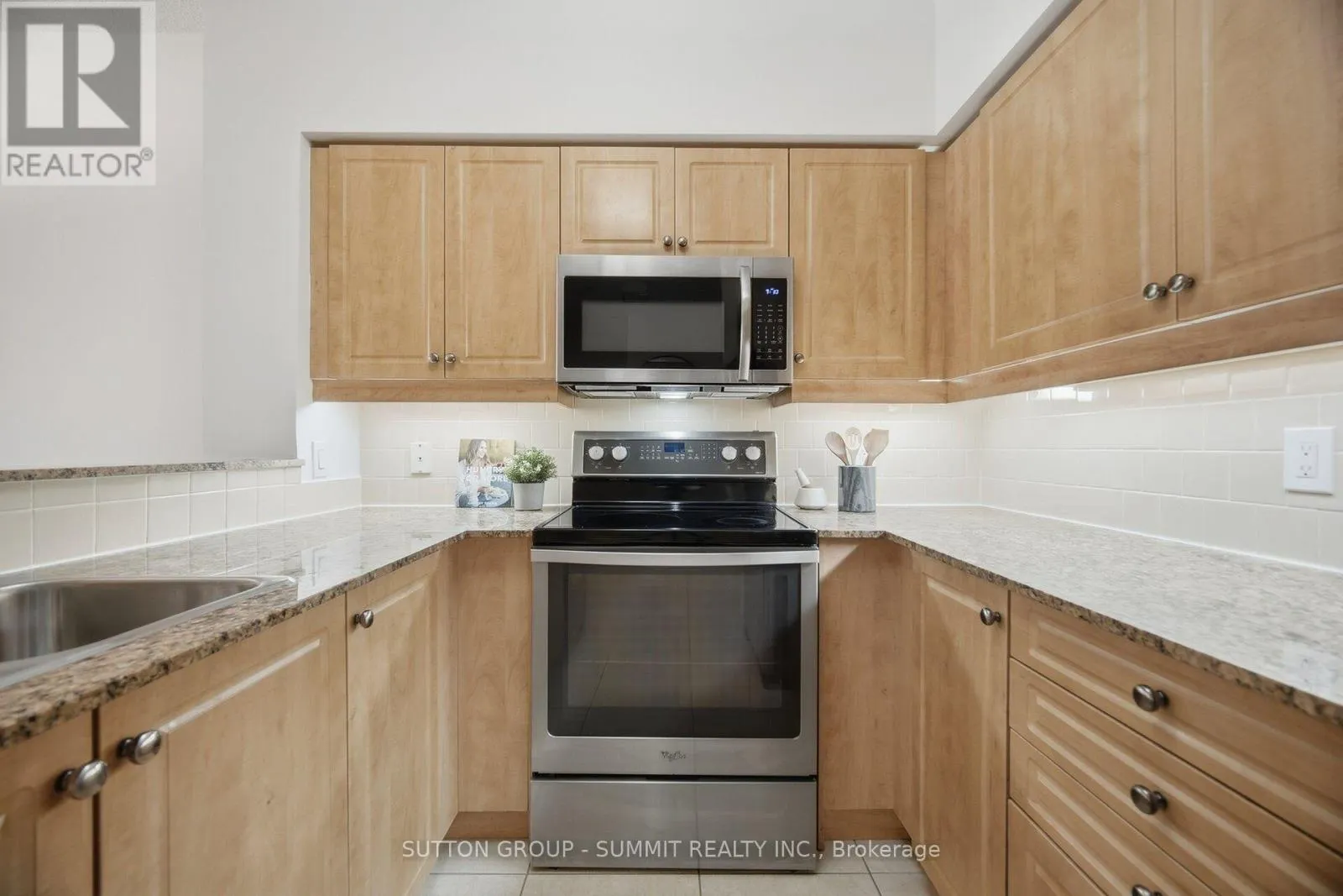 205 - 455 ROSEWELL AVENUE