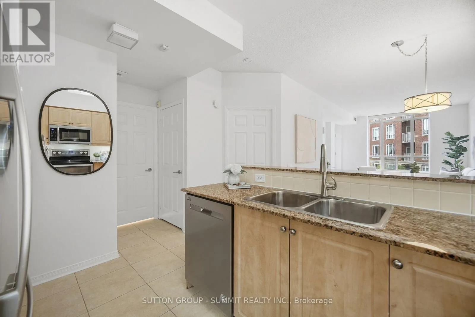 205 - 455 ROSEWELL AVENUE