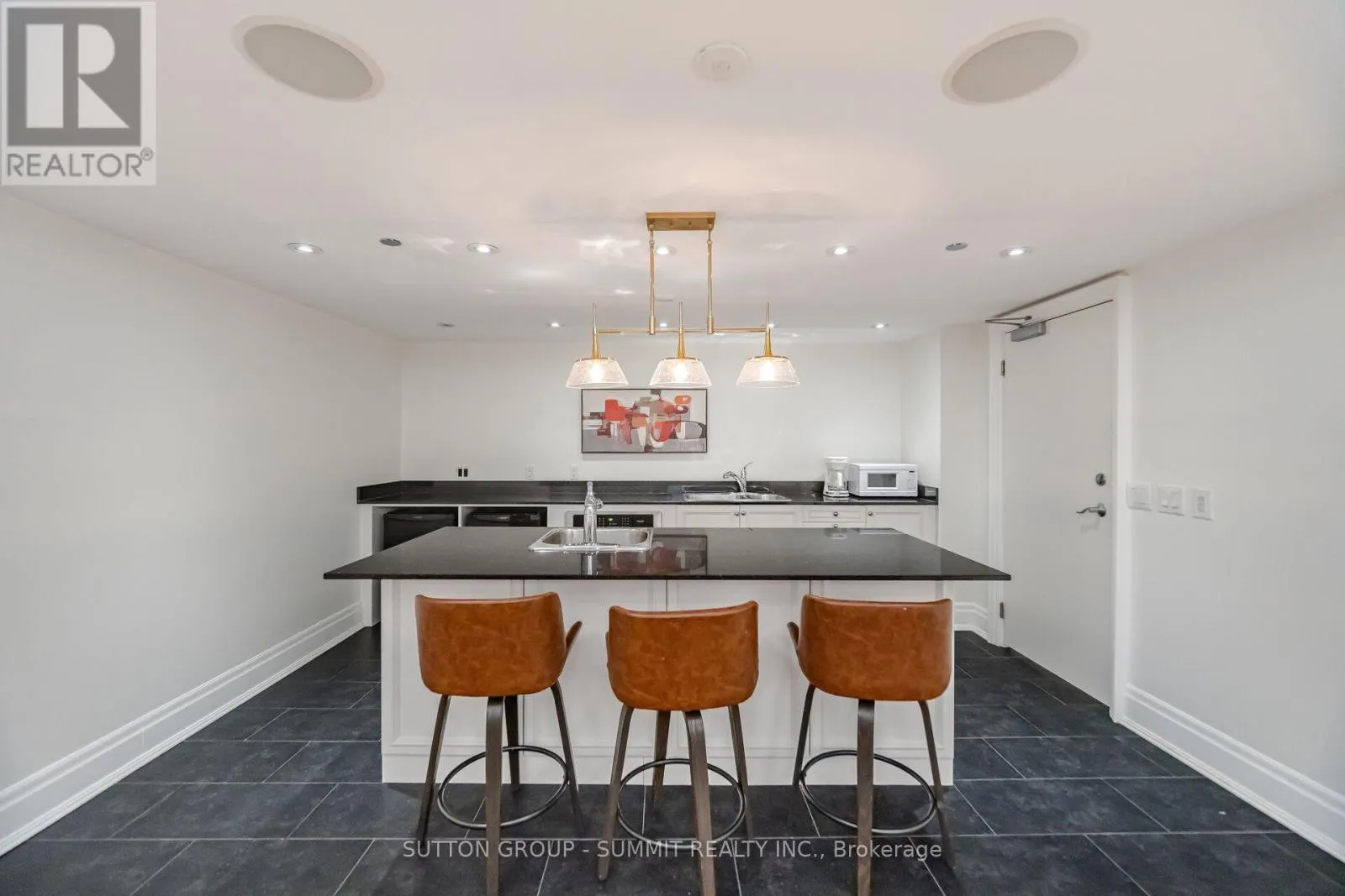 205 - 455 ROSEWELL AVENUE