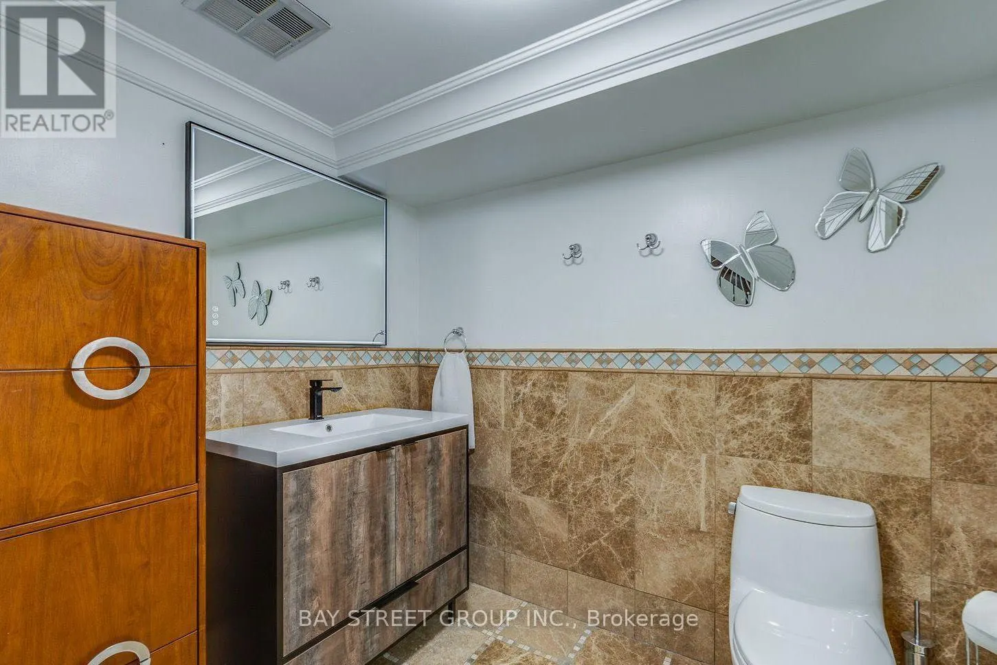 ROOM 2 - 217 MUTUAL STREET