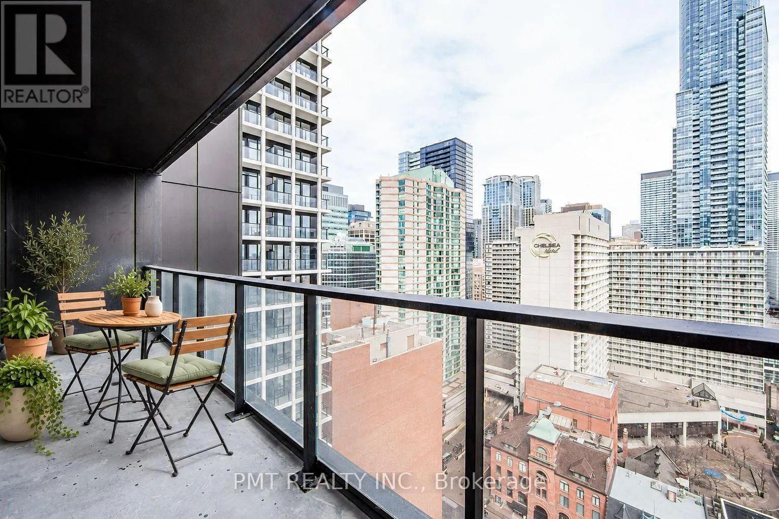 1901 - 20 EDWARD STREET