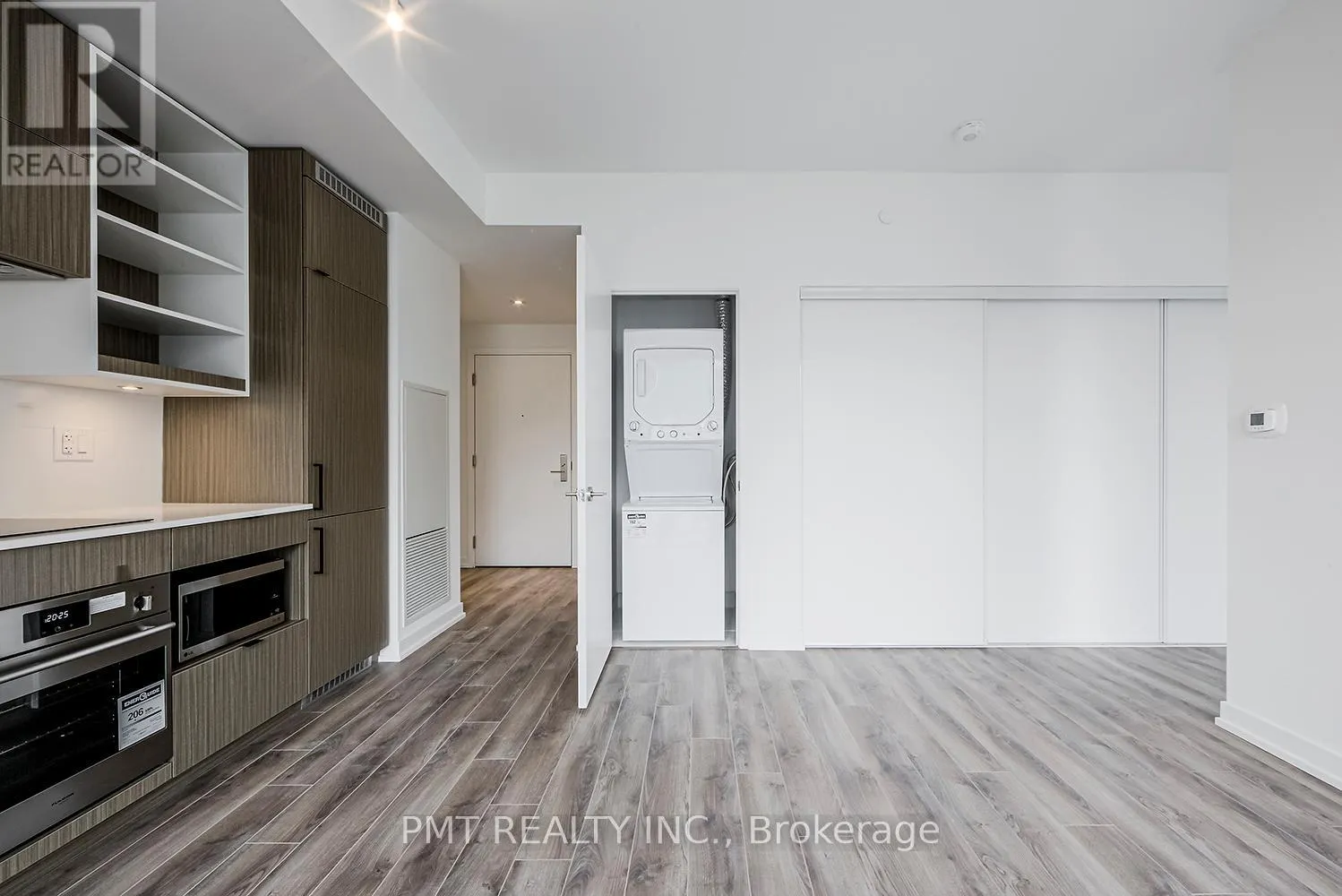 1901 - 20 EDWARD STREET
