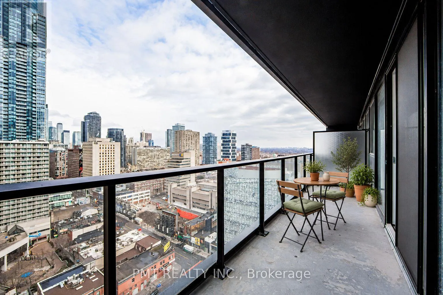1901 - 20 EDWARD STREET