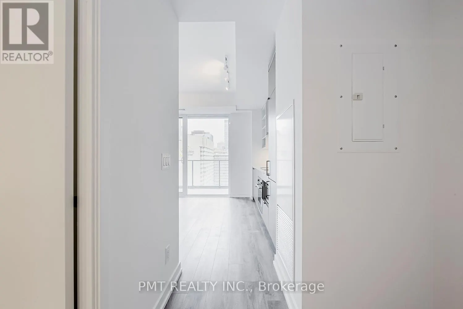 1901 - 20 EDWARD STREET