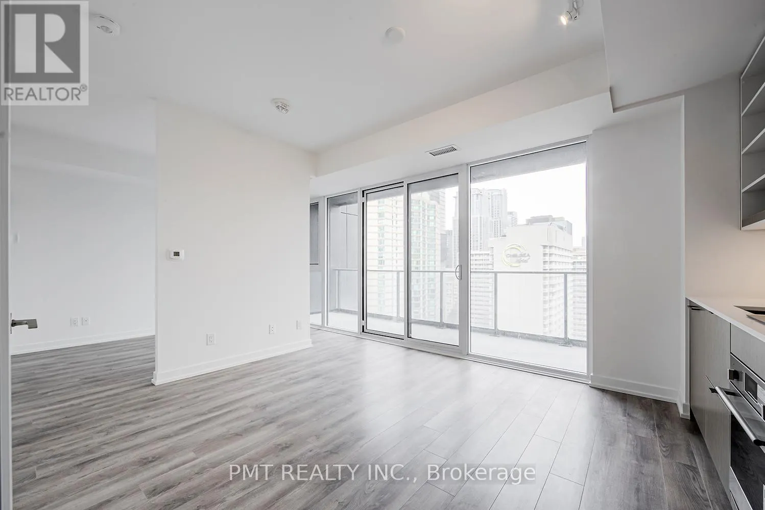 1901 - 20 EDWARD STREET