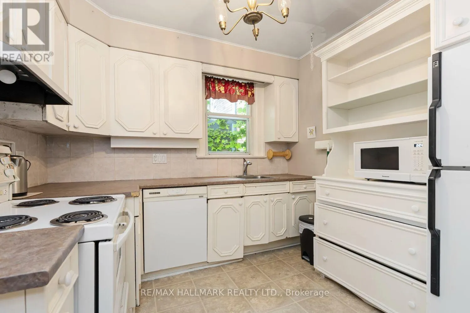 48 CHATSWORTH DRIVE