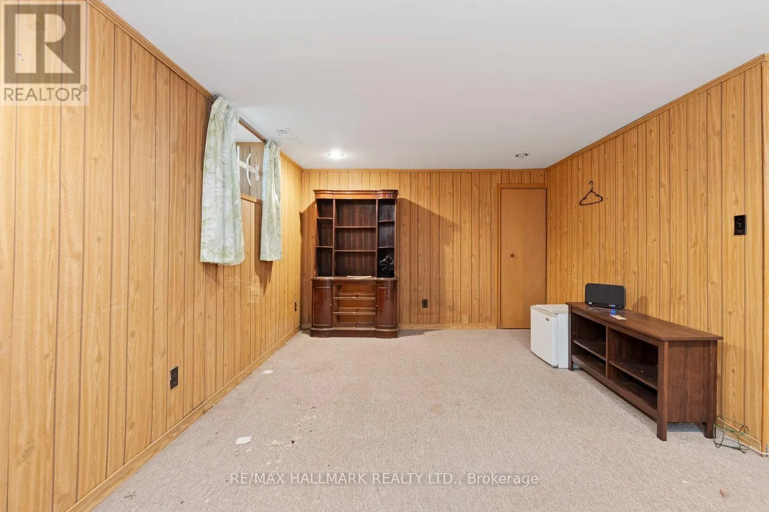 48 CHATSWORTH DRIVE