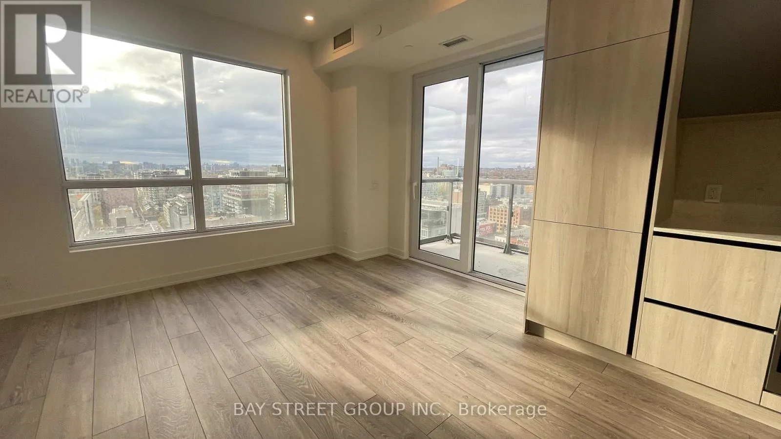 2111 - 108 PETER STREET