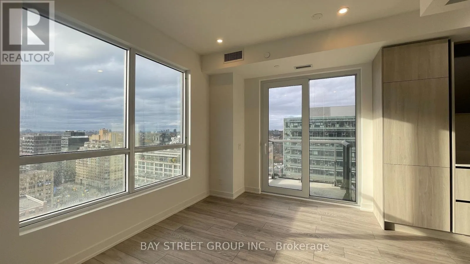 2111 - 108 PETER STREET