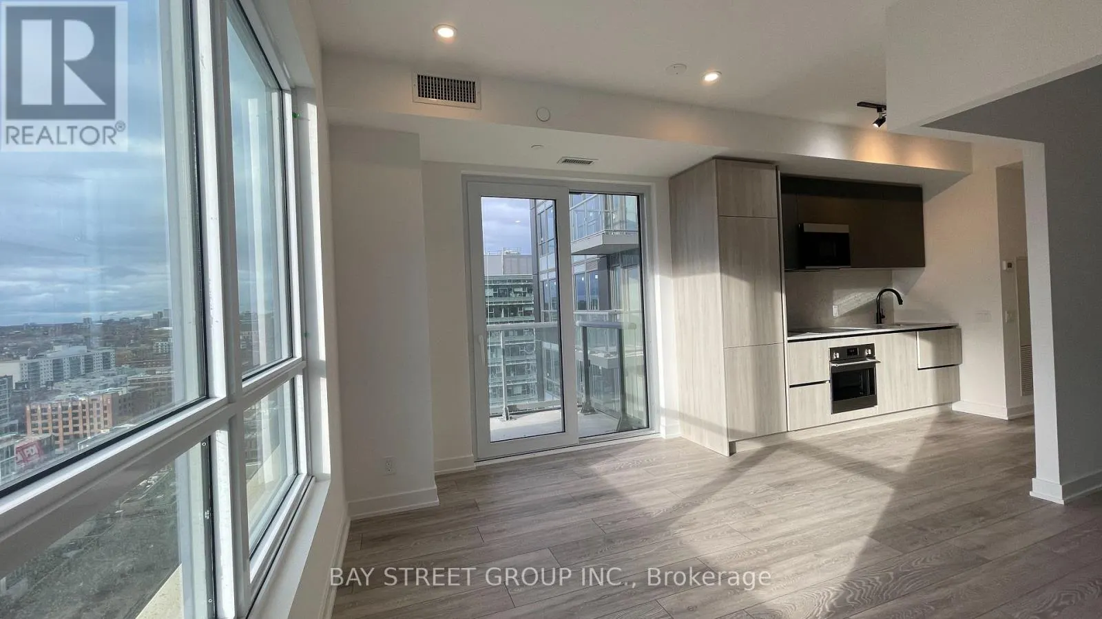2111 - 108 PETER STREET