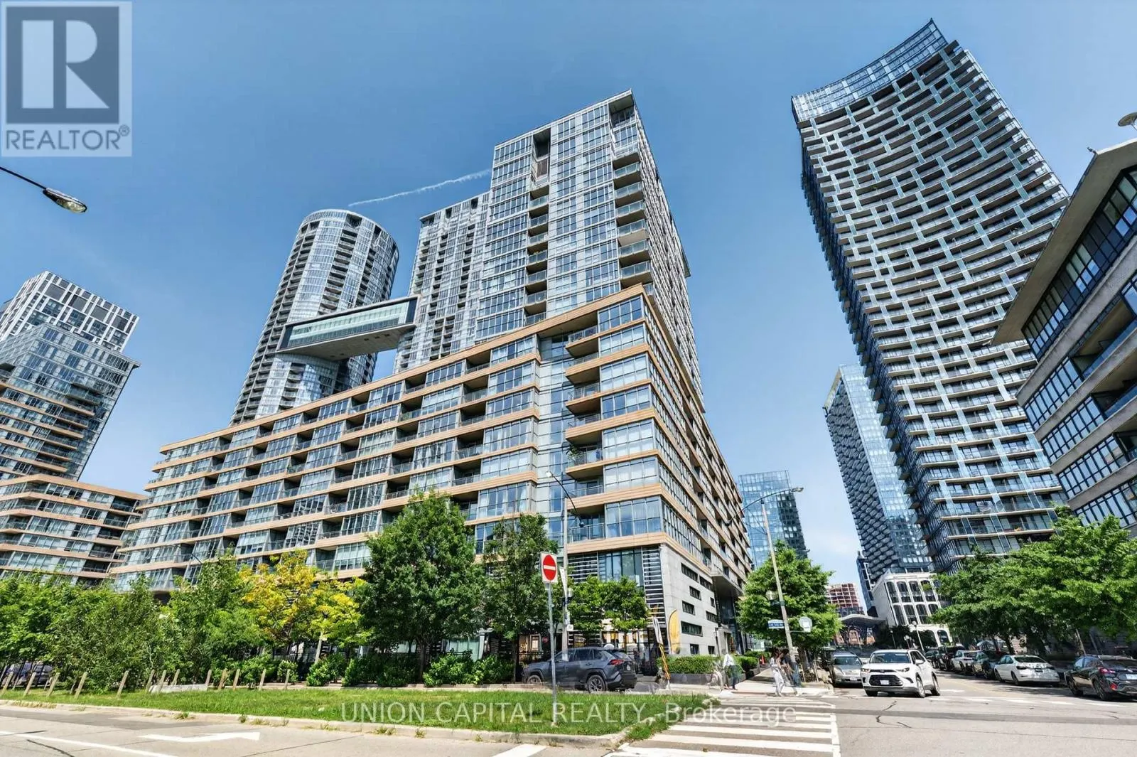 551 - 10 CAPREOL COURT
