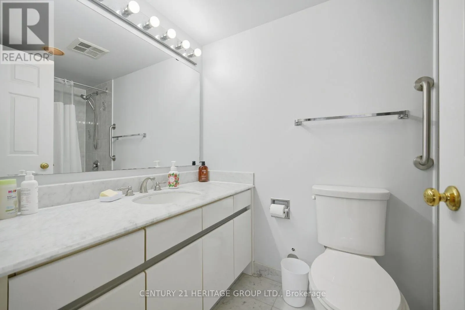 910 - 10 TORRESDALE AVENUE