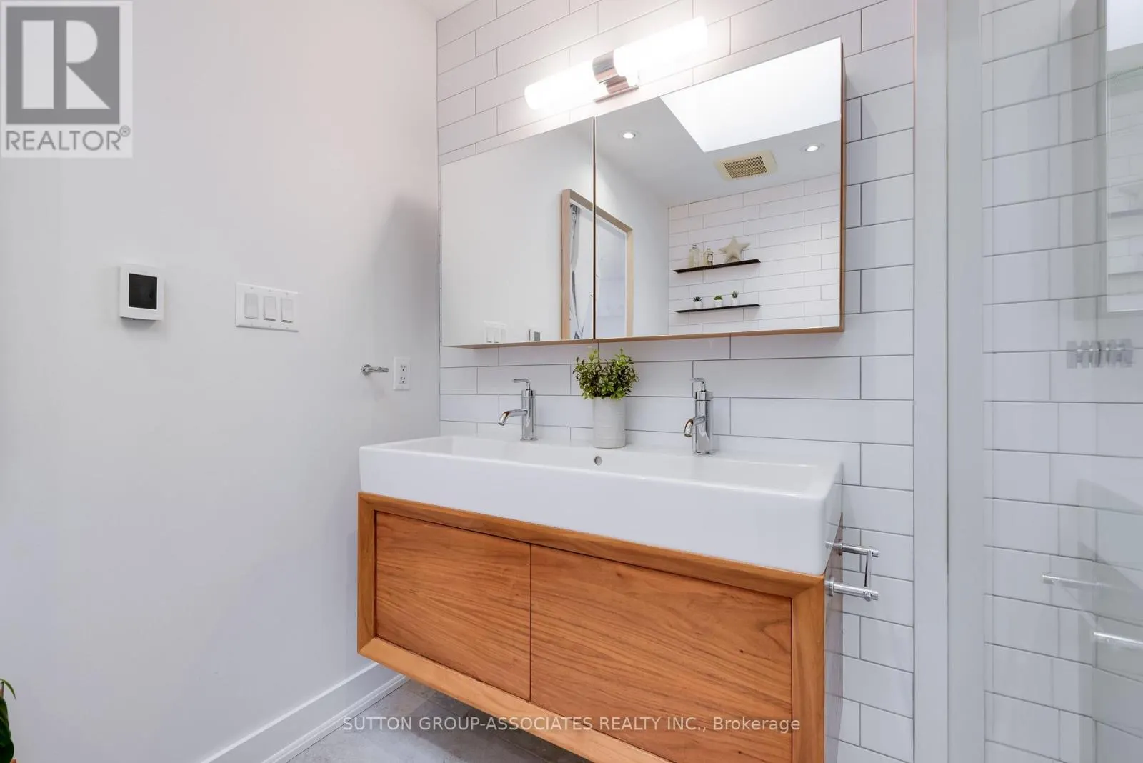 101 WINNETT AVENUE