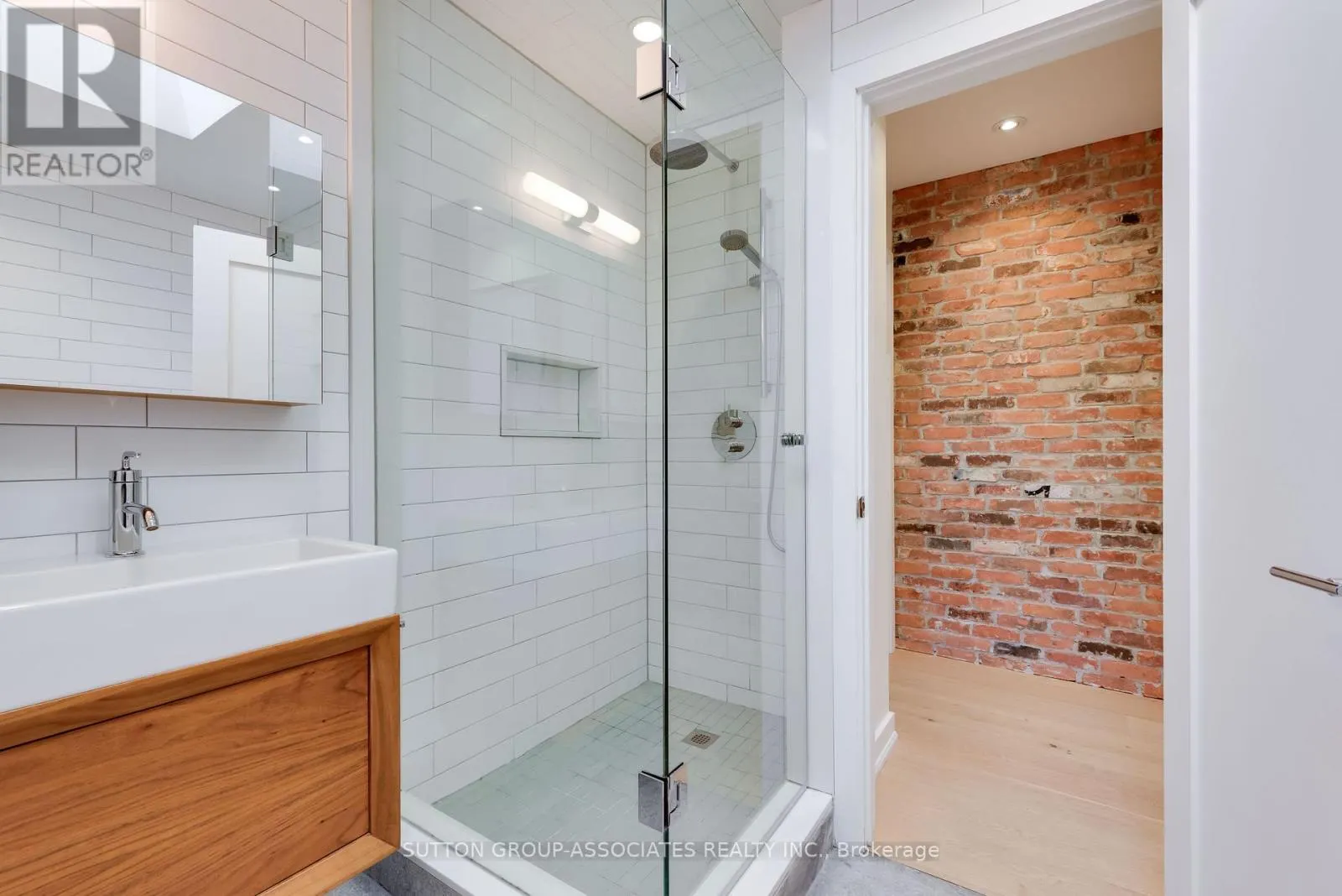 101 WINNETT AVENUE