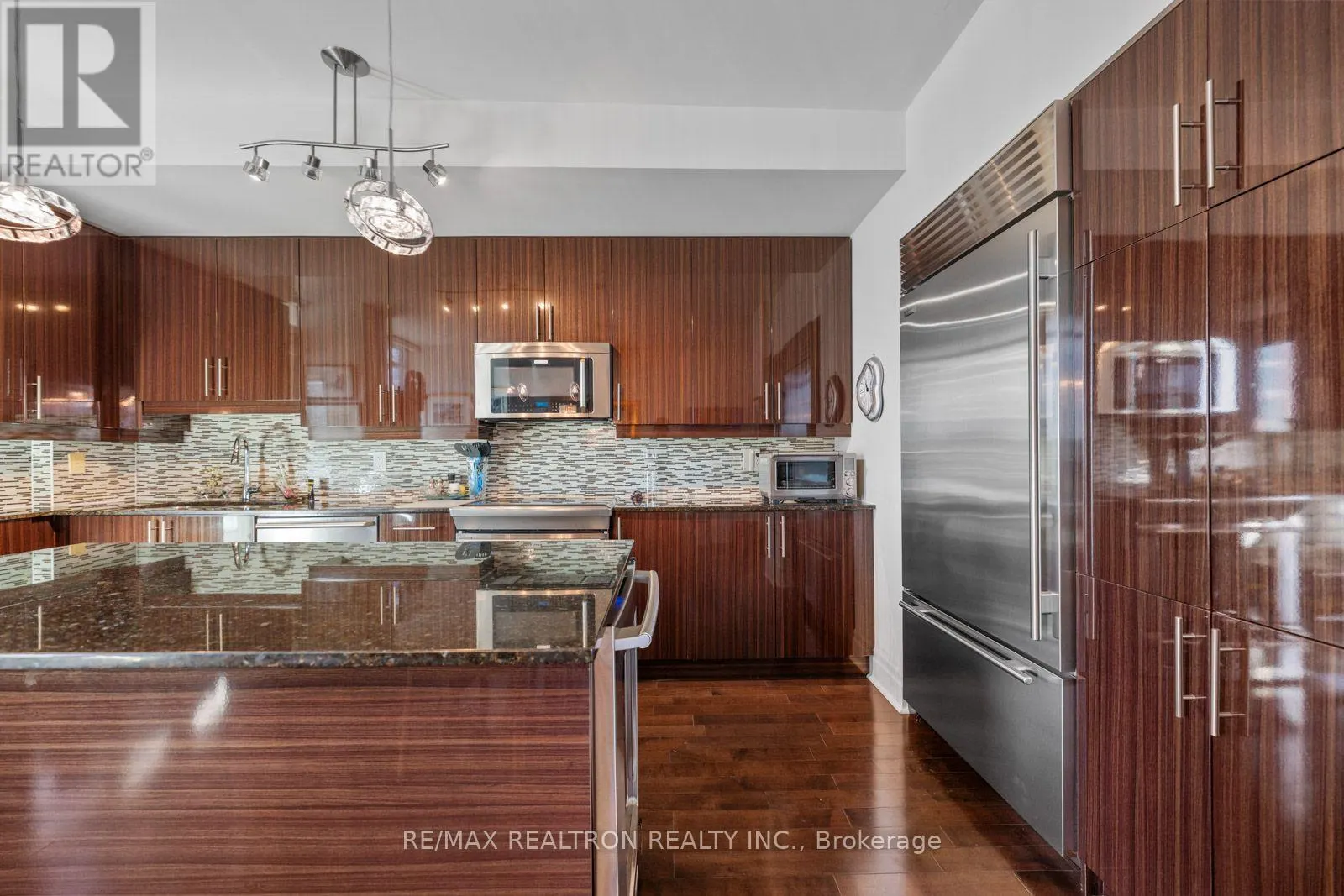 1108 - 525 WILSON AVENUE