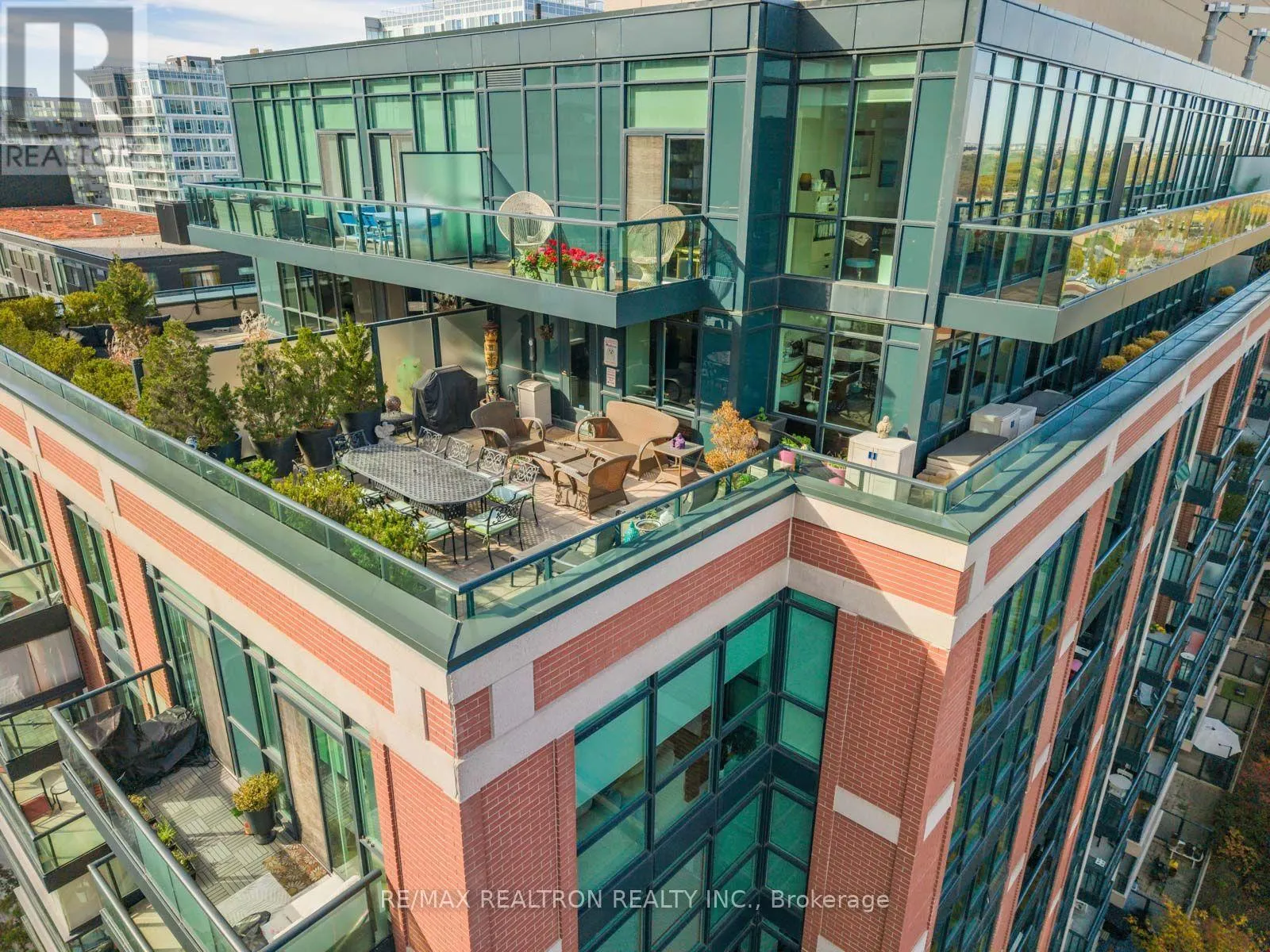 1108 - 525 WILSON AVENUE