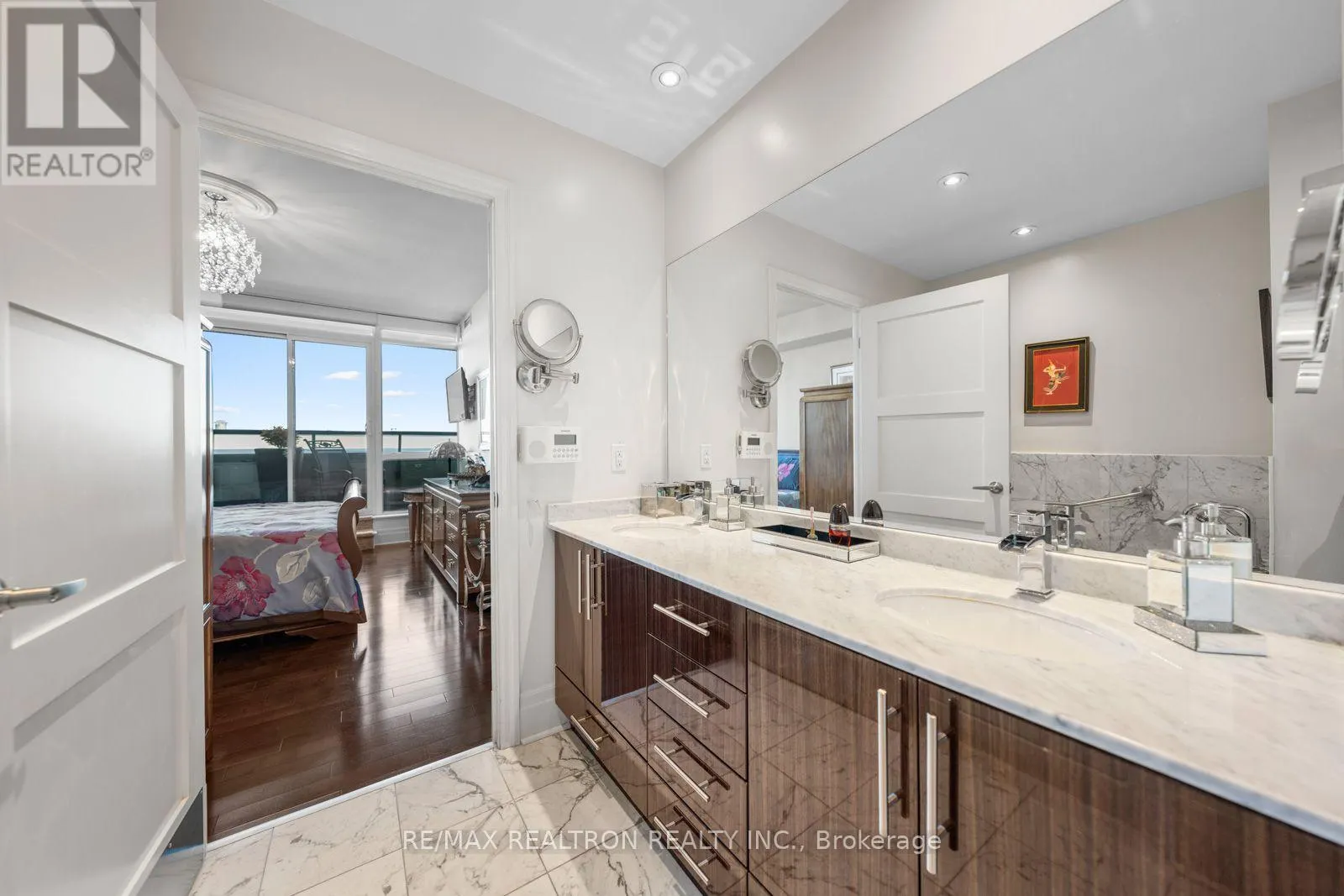 1108 - 525 WILSON AVENUE