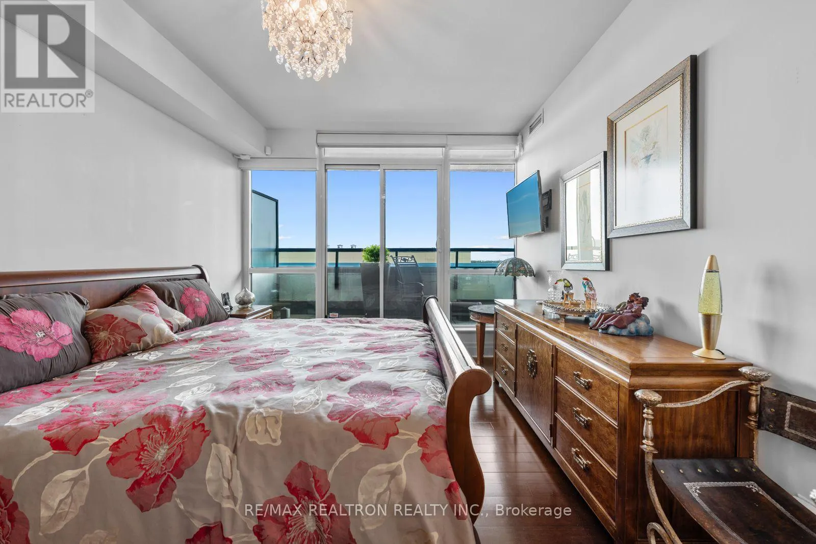 1108 - 525 WILSON AVENUE