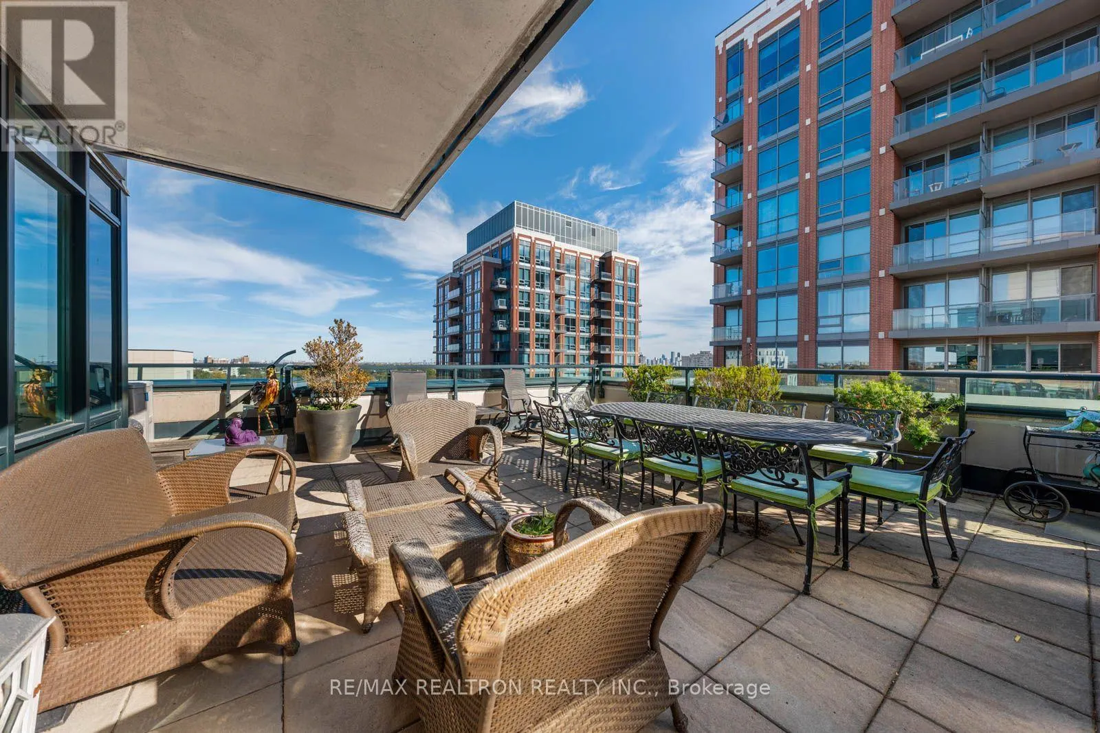 1108 - 525 WILSON AVENUE