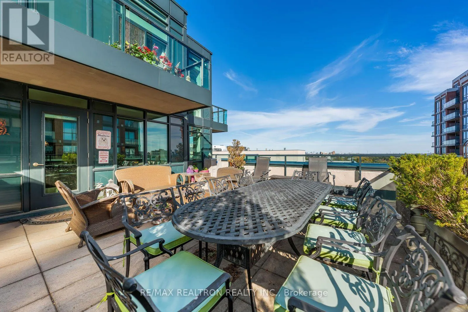 1108 - 525 WILSON AVENUE