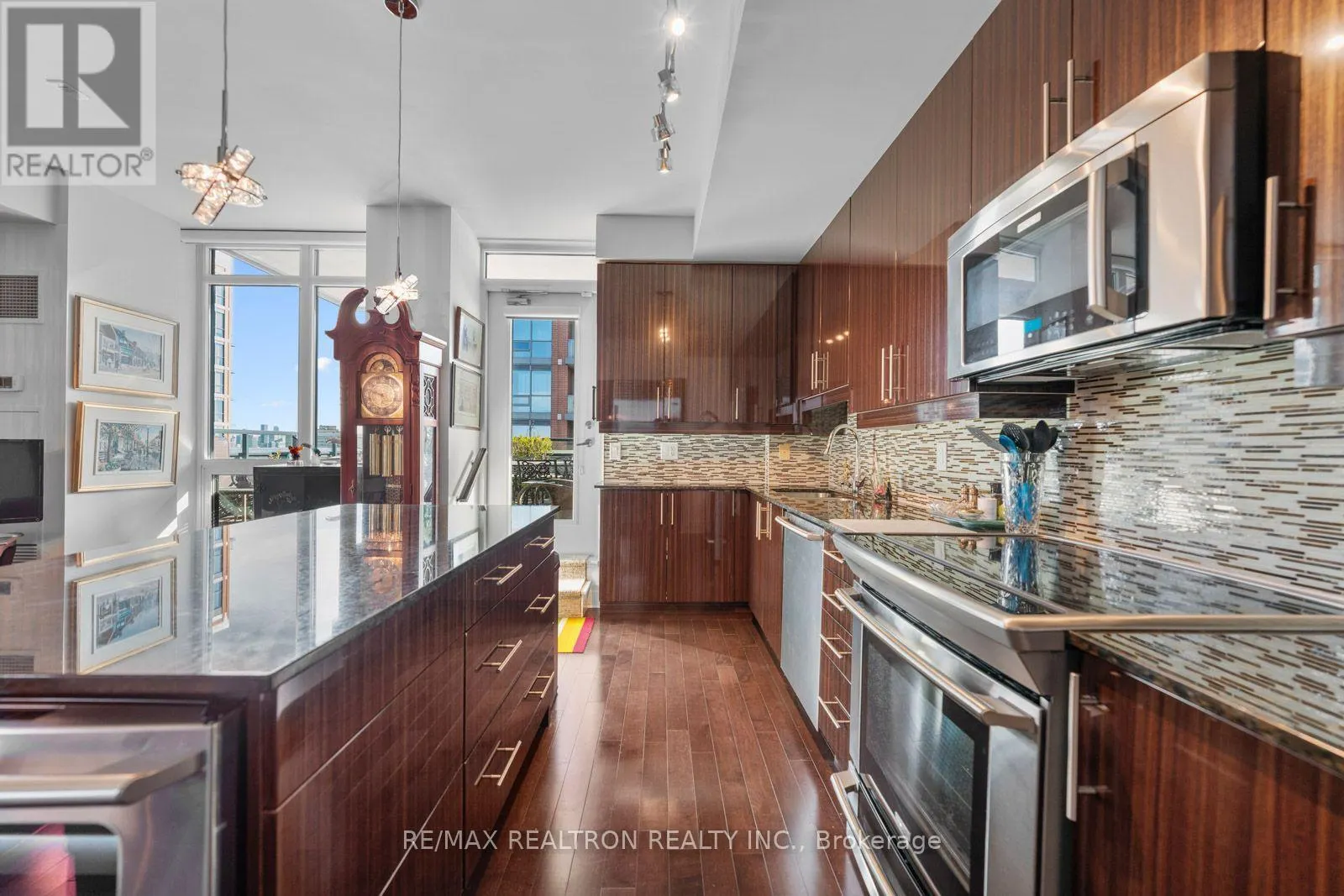 1108 - 525 WILSON AVENUE