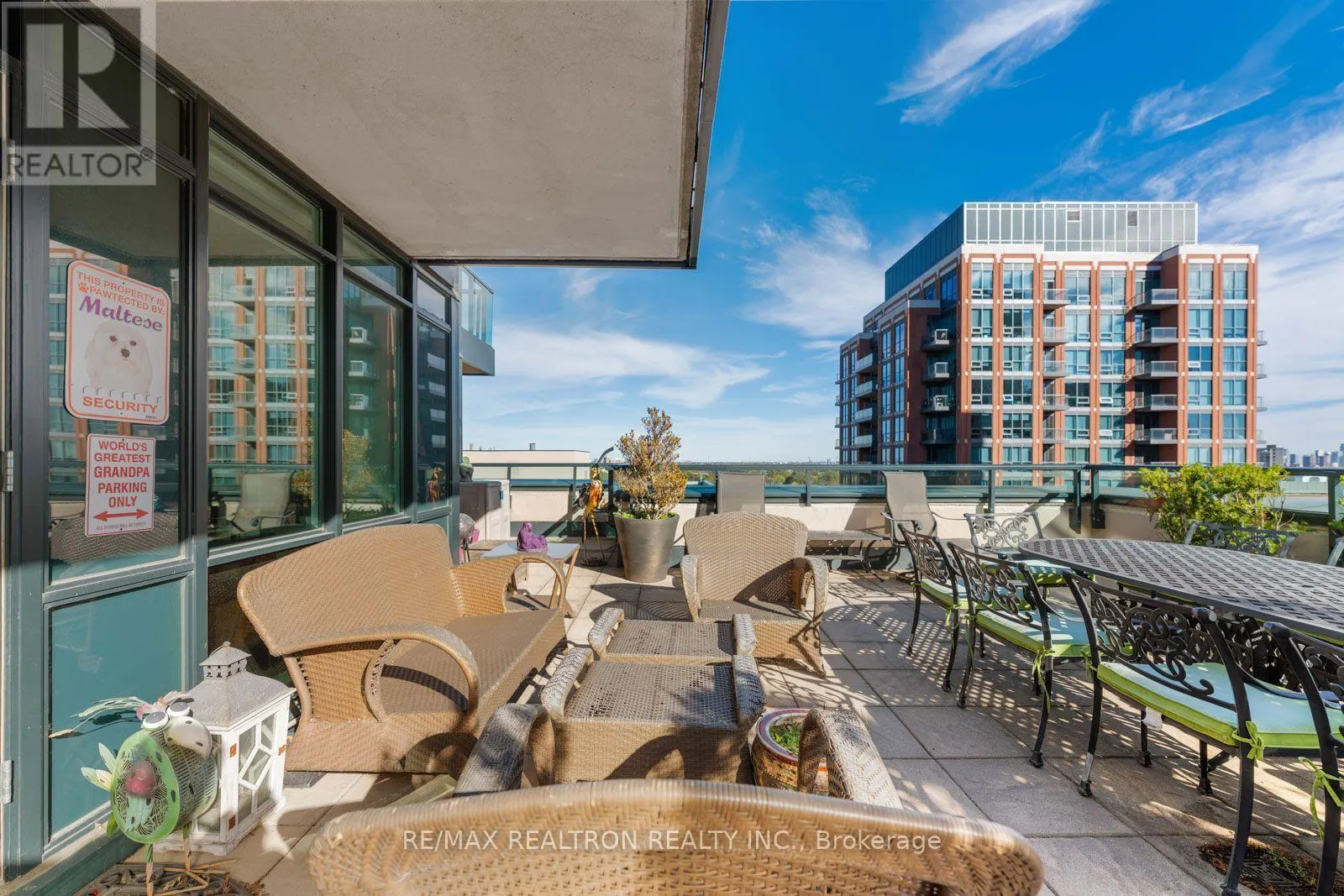 1108 - 525 WILSON AVENUE