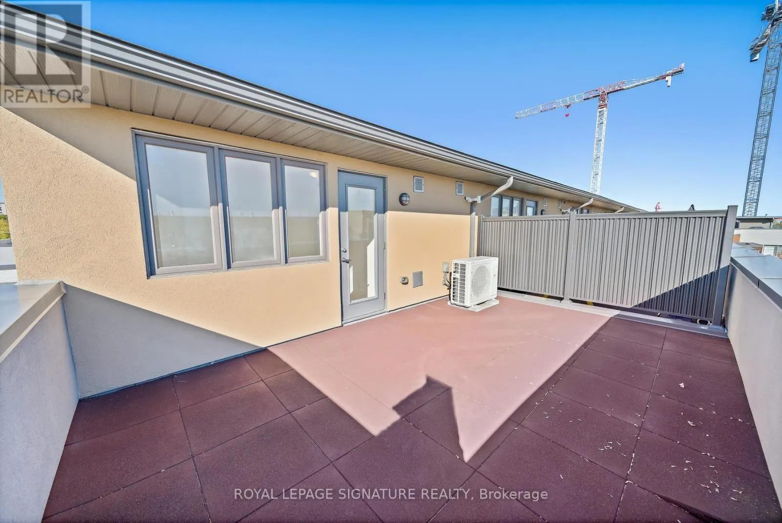 42 - 30 CURLEW DRIVE