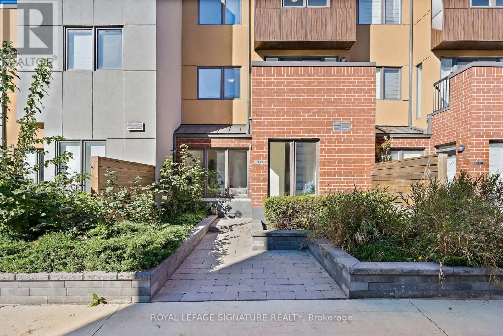 42 - 30 CURLEW DRIVE