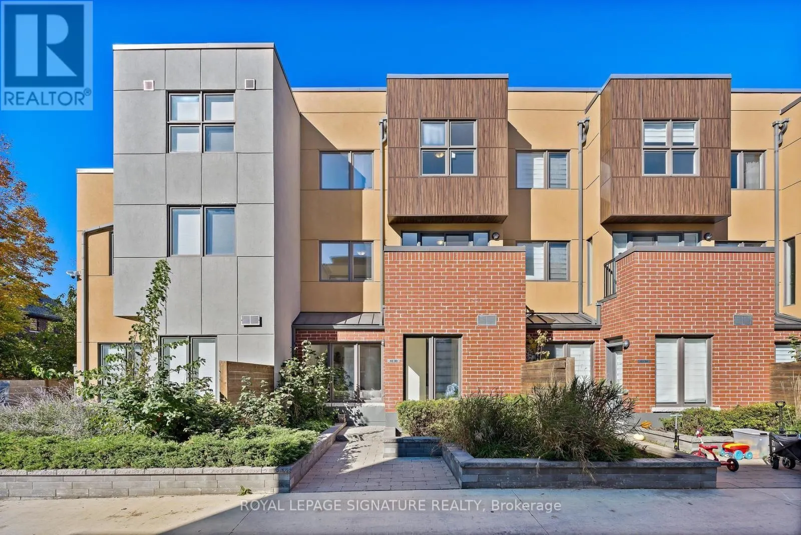 42 - 30 CURLEW DRIVE