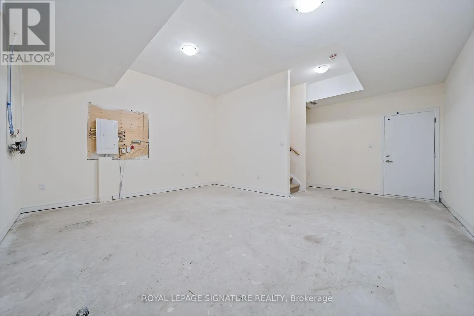 42 - 30 CURLEW DRIVE