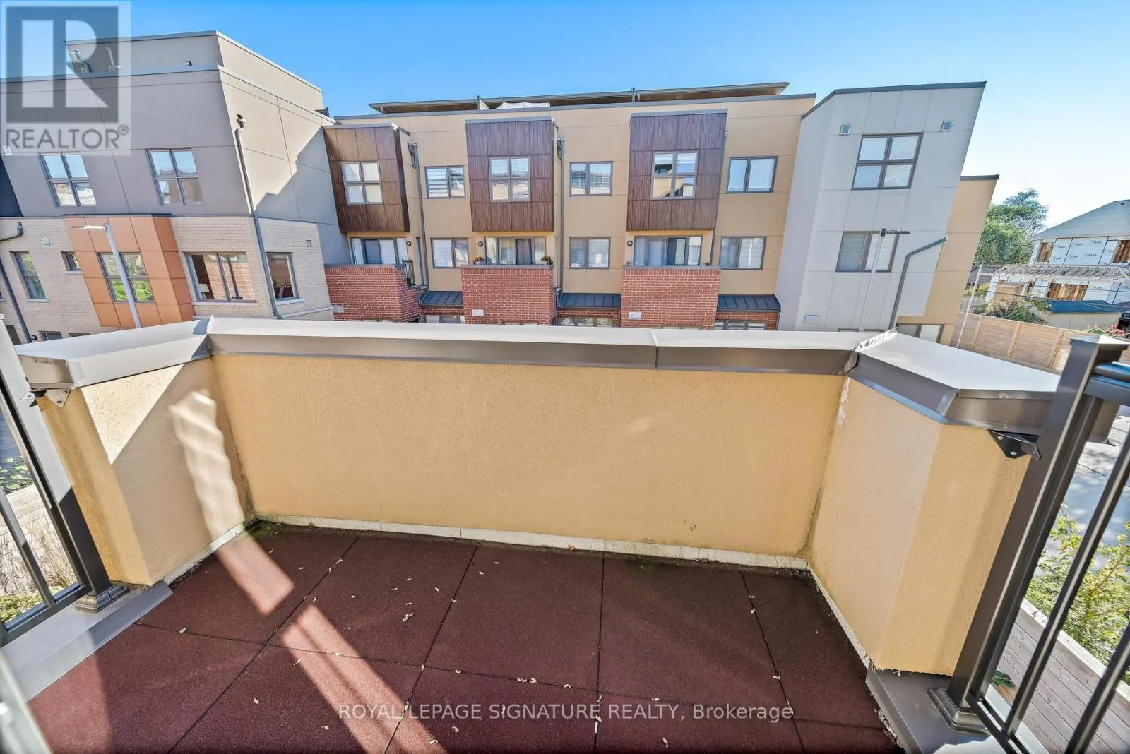 42 - 30 CURLEW DRIVE