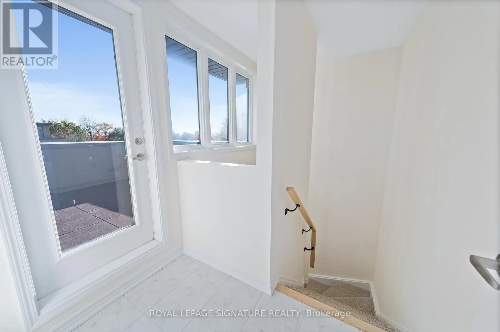 42 - 30 CURLEW DRIVE
