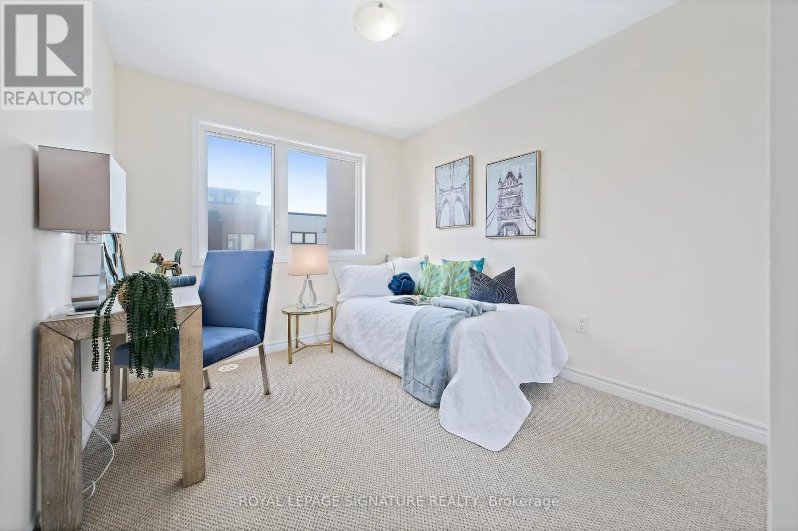 42 - 30 CURLEW DRIVE