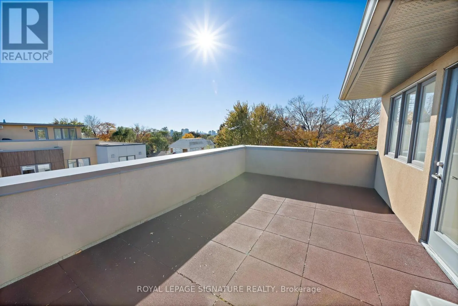 42 - 30 CURLEW DRIVE