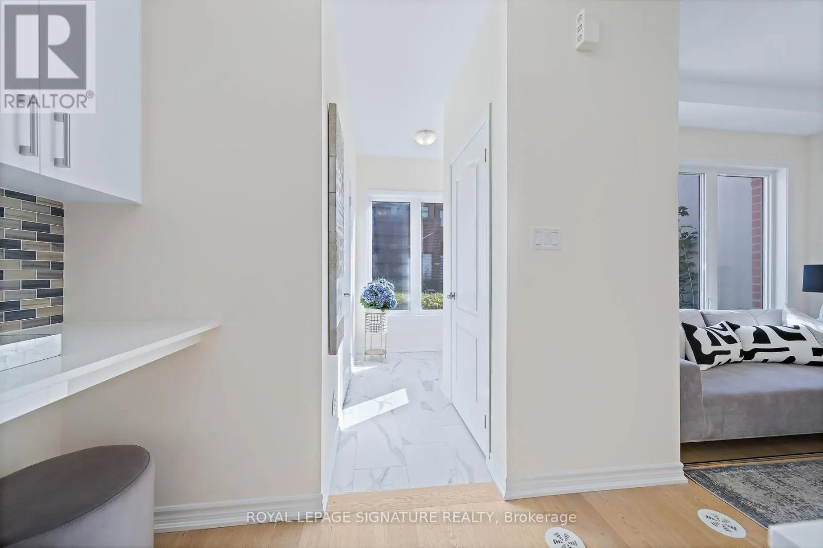 42 - 30 CURLEW DRIVE