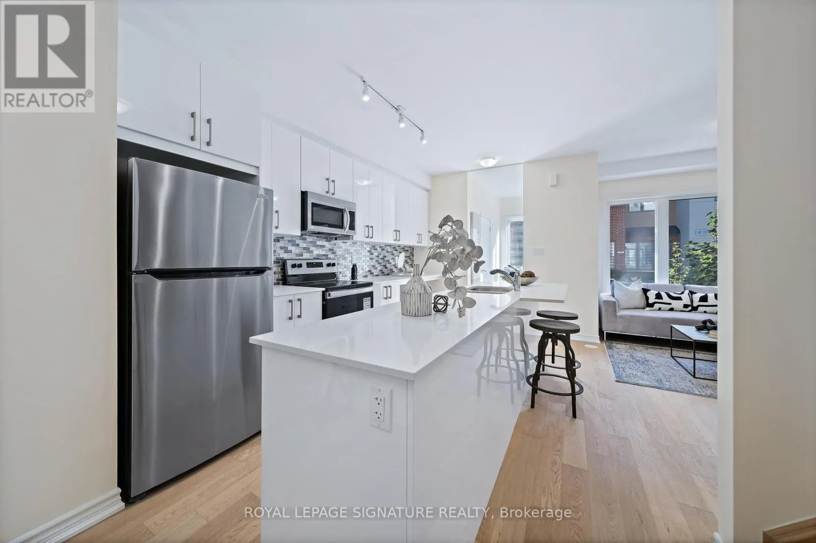 42 - 30 CURLEW DRIVE