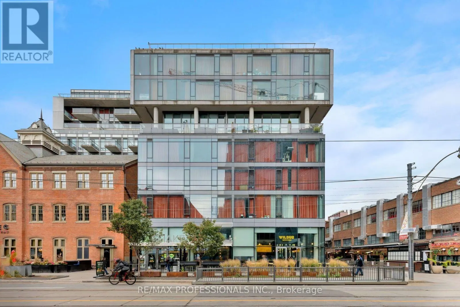 226 - 560 KING STREET W