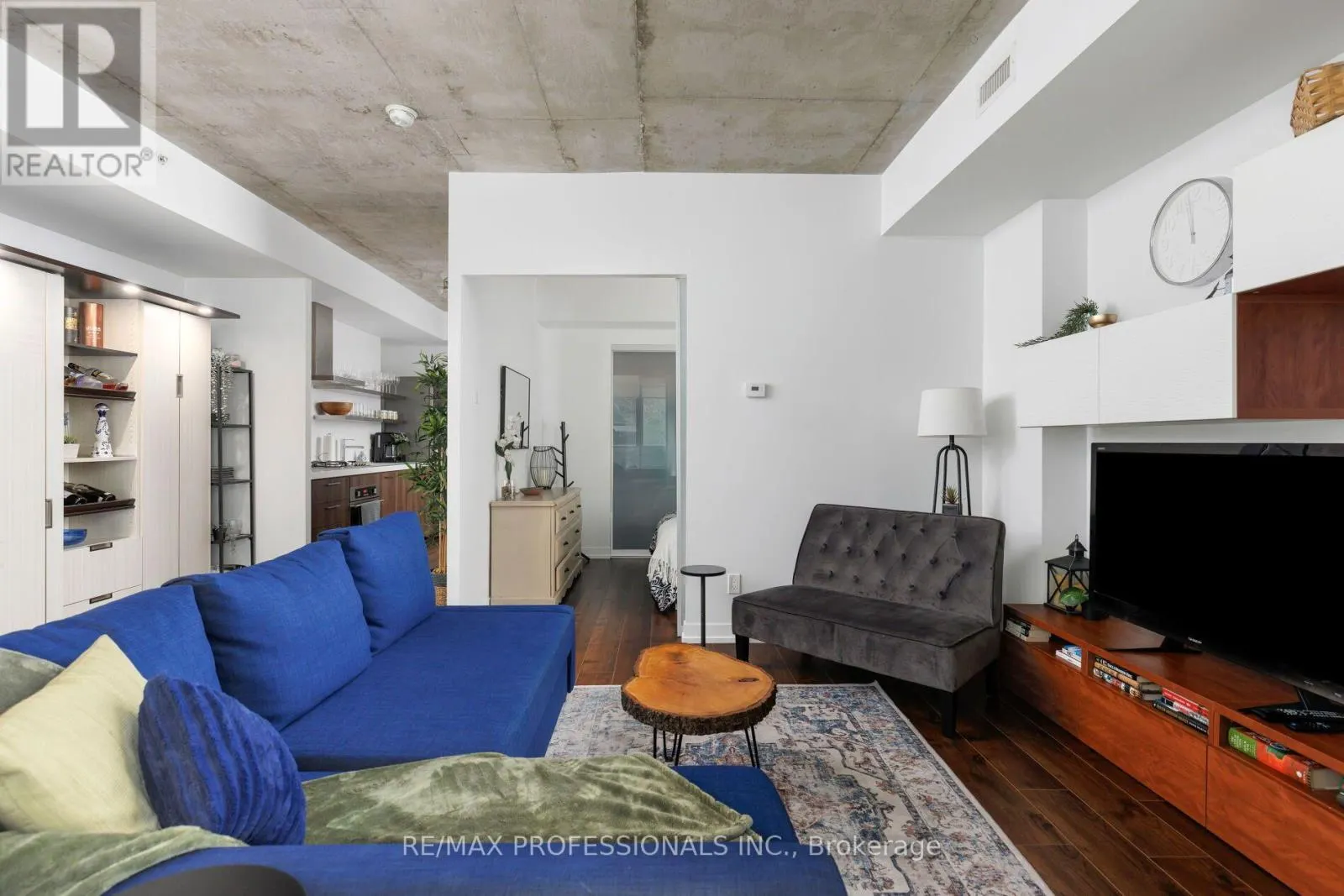 226 - 560 KING STREET W