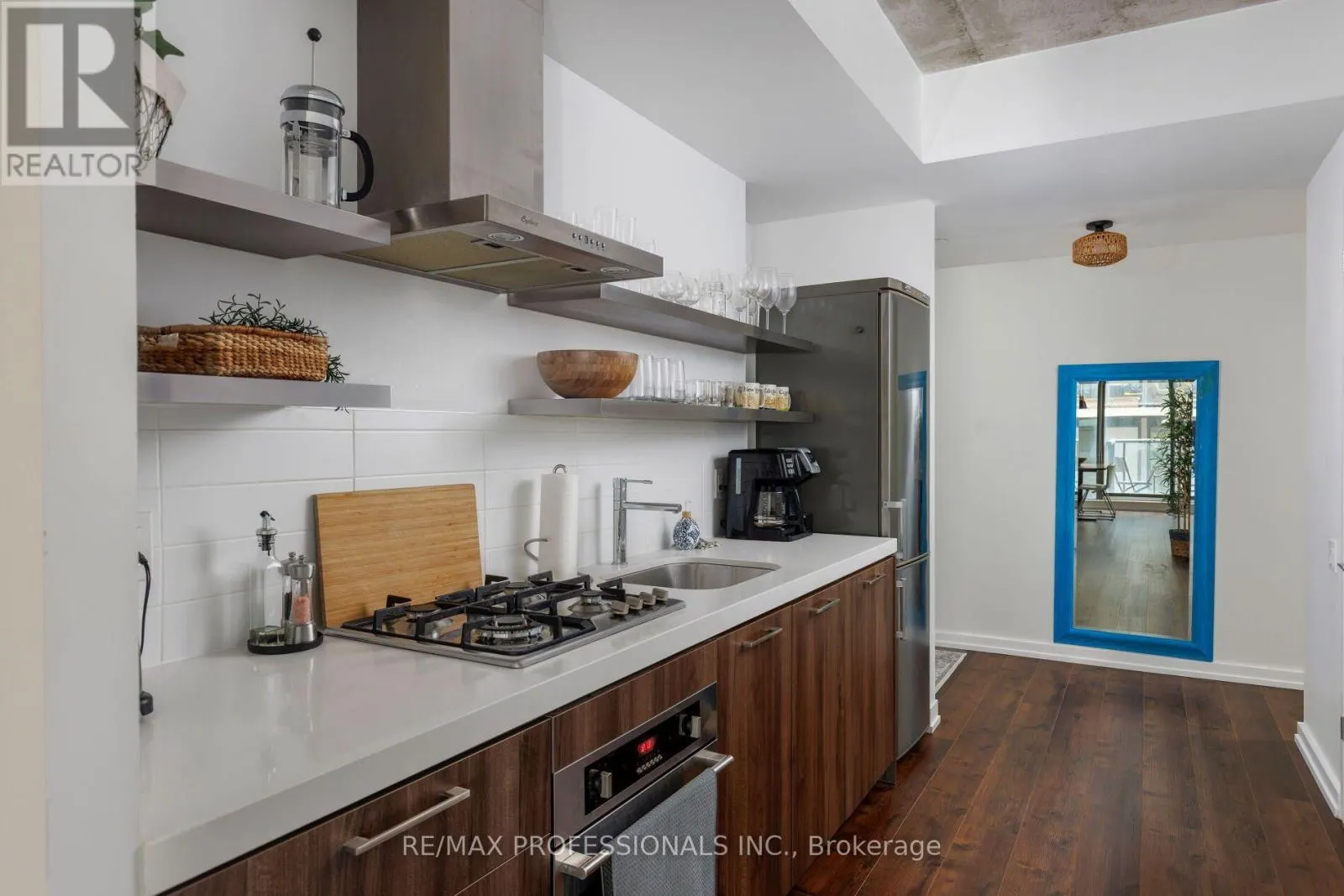 226 - 560 KING STREET W