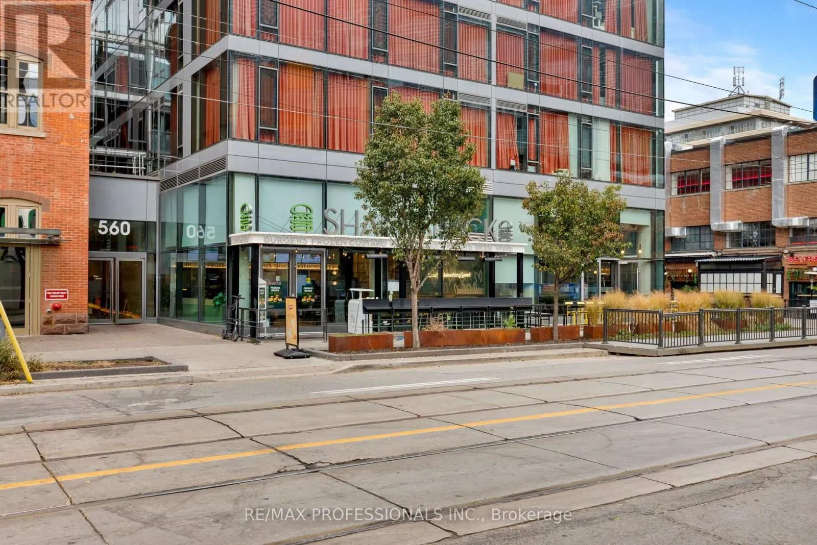 226 - 560 KING STREET W