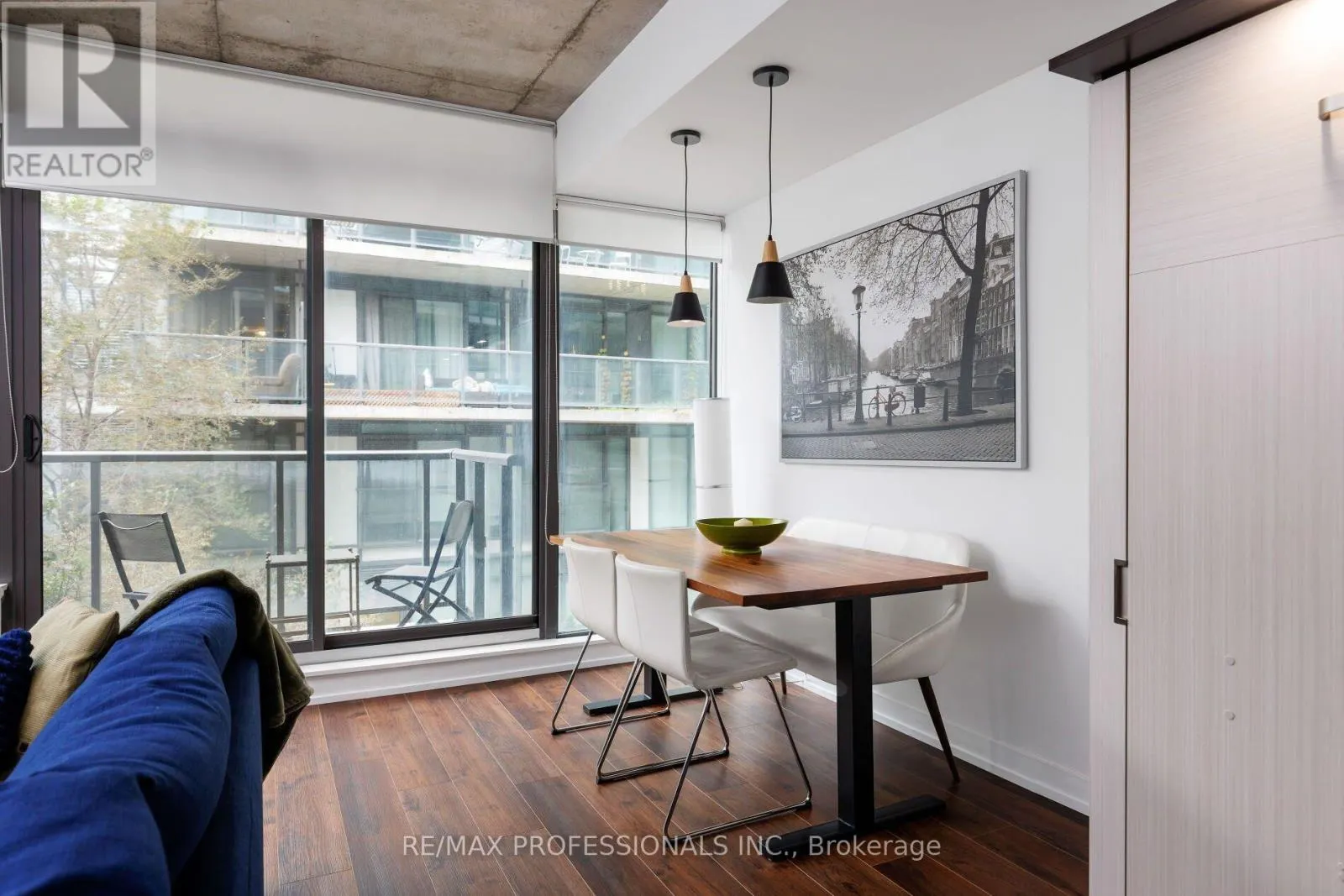 226 - 560 KING STREET W