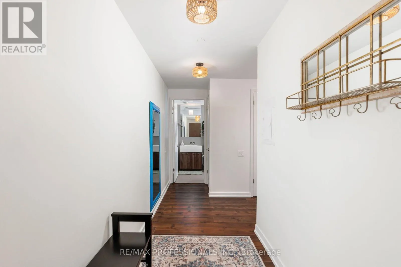 226 - 560 KING STREET W