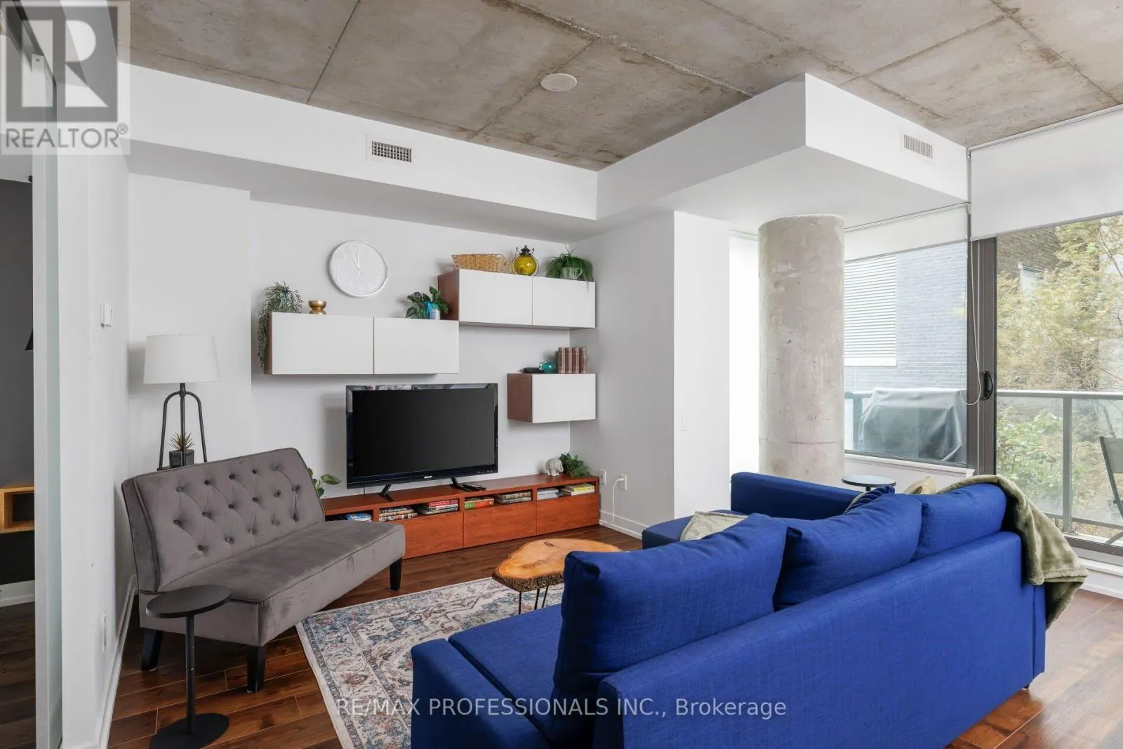 226 - 560 KING STREET W
