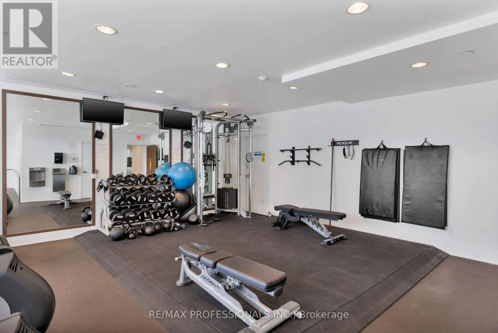 226 - 560 KING STREET W