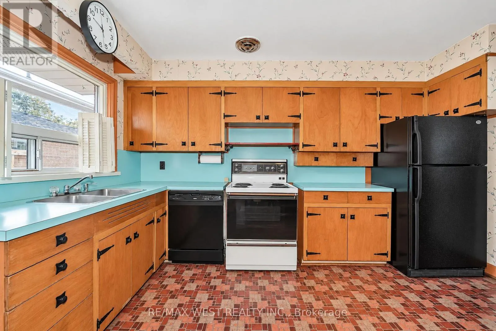 215 ACTON AVENUE