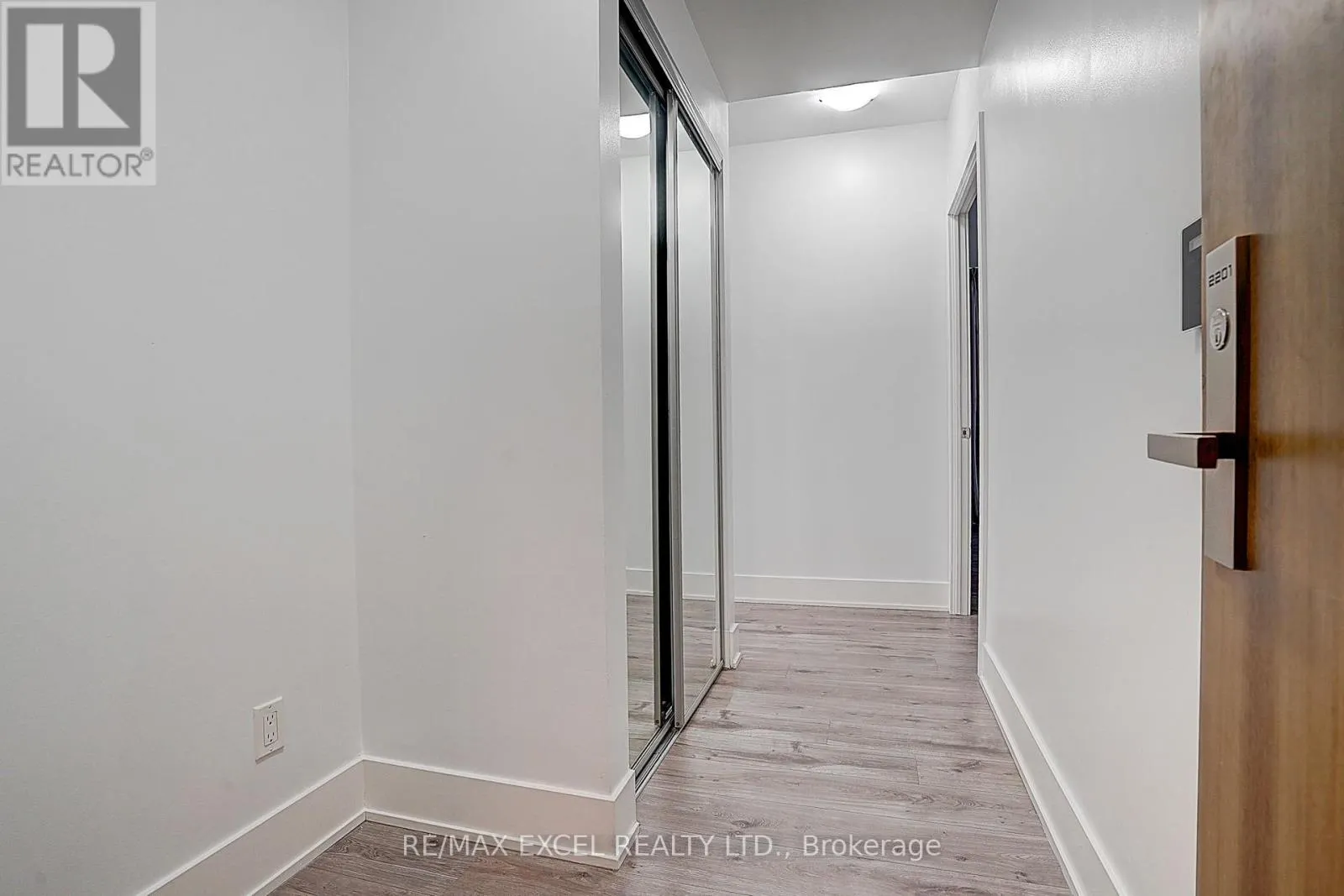 2201 - 200 BLOOR STREET W