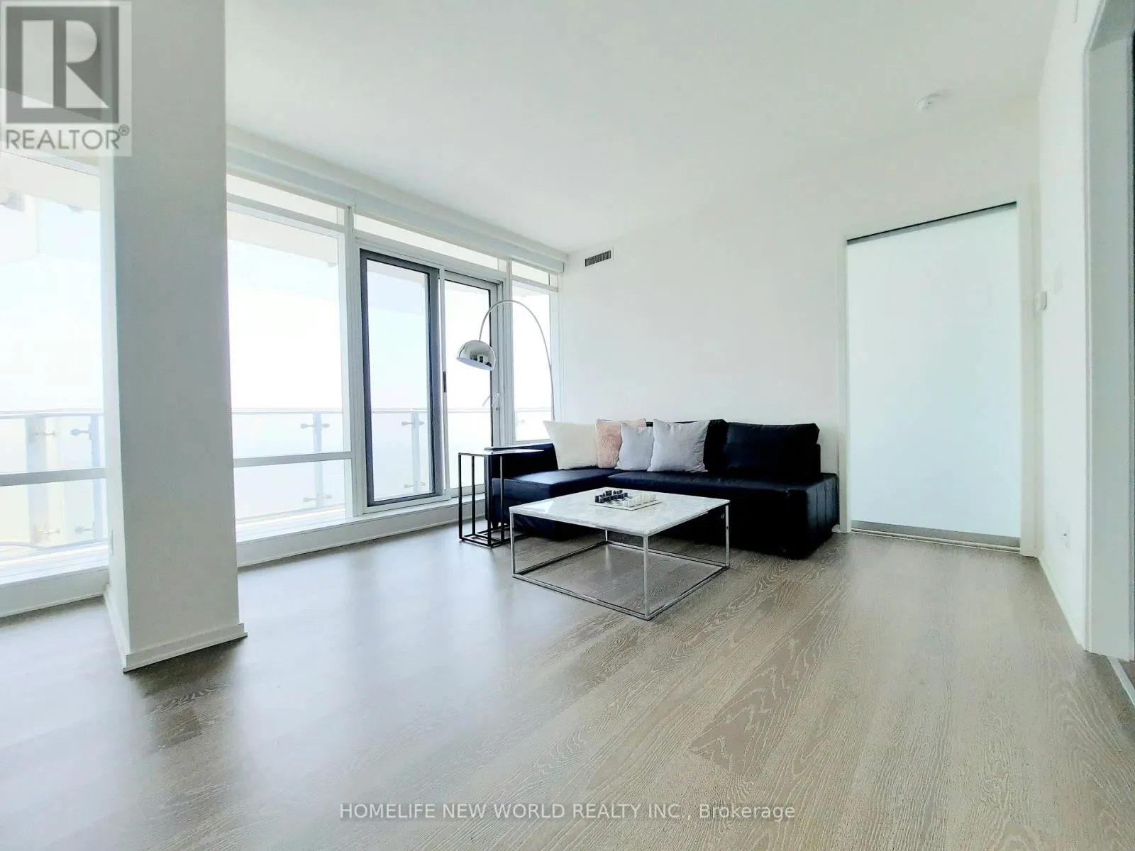 6902 - 1 BLOOR STREET E