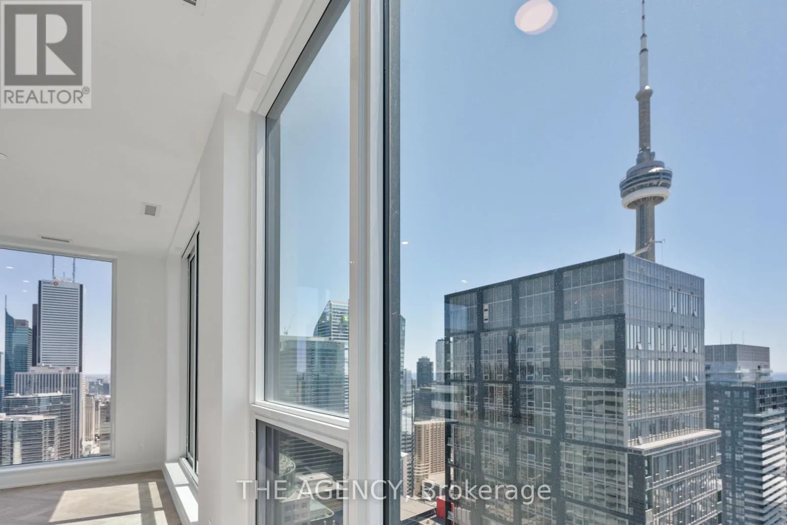 PH01 - 327 KING STREET W
